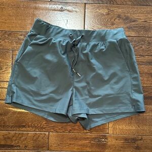 Old Navy Women’s Athletic Shorts in Green
